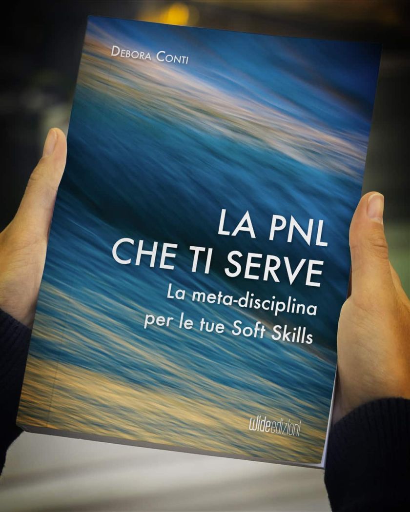 Non solo tecniche, ma un viaggio interiore. La PNL con Debora Conti diventa un modo per riflettere su chi siamo, come pensiamo e come comunicare meglio. Un libro che va oltre la semplice teoria.